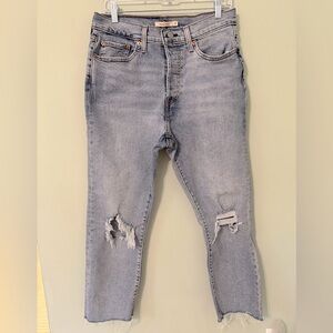 Women's Distressed Levi’s Wedgie Straight